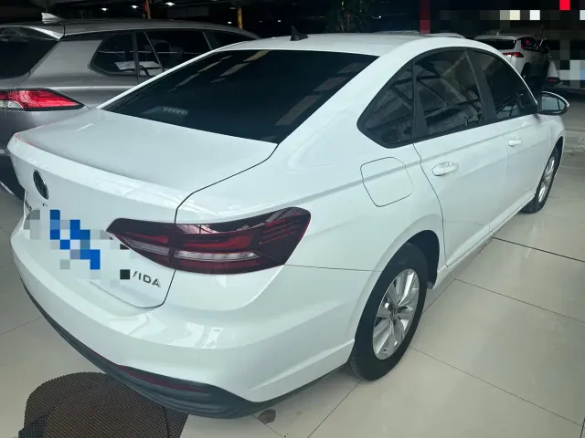 Volkswagen Lavida — Фото автомобиля 9