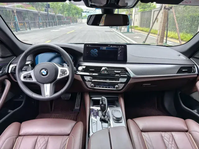 BMW 5 Series — Фото автомобиля 9