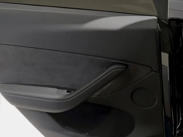 Tesla Model Y — Фото автомобиля 9