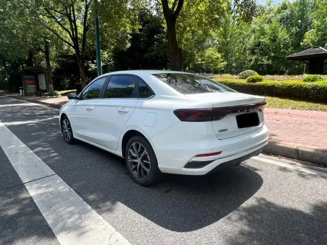 Geely Emgrand — Фото автомобиля 6