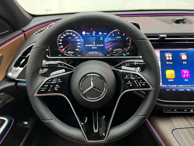Mercedes-Benz E-Class — Фото автомобиля 14