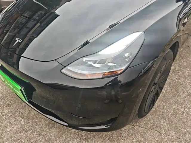 Tesla Model Y — Фото автомобиля 23