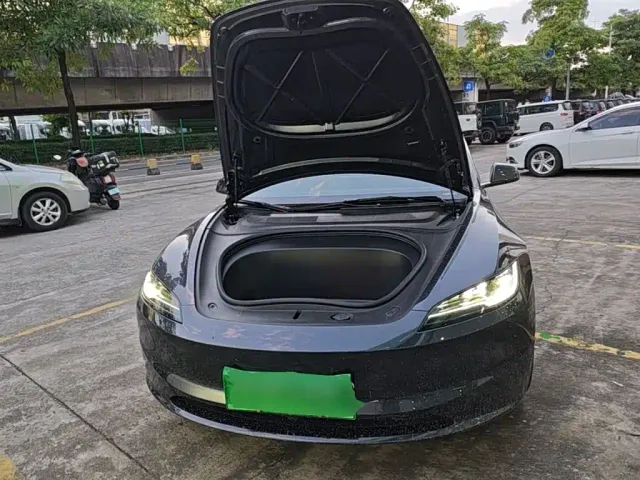 Tesla Model 3 — Фото автомобиля 19