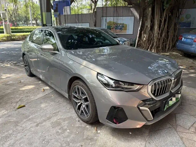 BMW i5 — Фото автомобиля 3