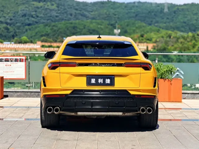 Lamborghini Urus — Фото автомобиля 3