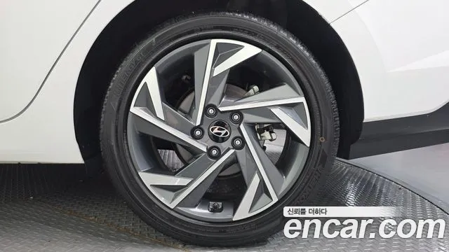 Hyundai AVANTE Новый Avante (CN7) — Фото автомобиля 19