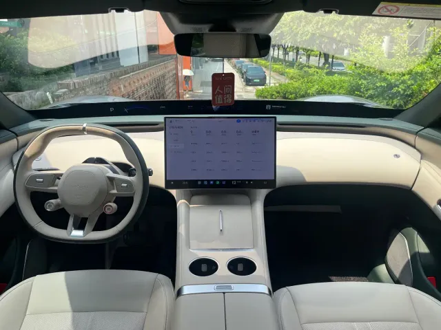 Xiaomi Auto Xiaomi YU7 2025 Extended Range RWD Edition — Фото автомобиля 12