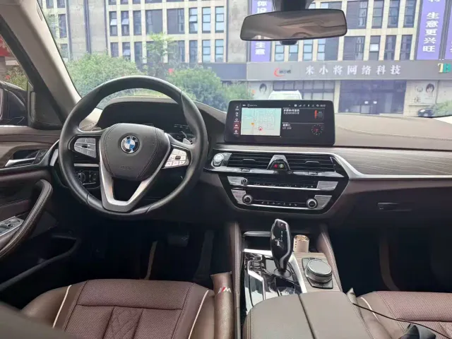 BMW 5 Series — Фото автомобиля 3