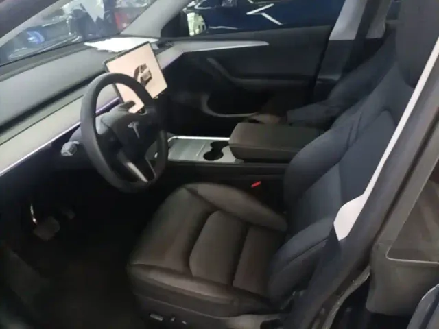 Tesla Model Y — Фото автомобиля 14