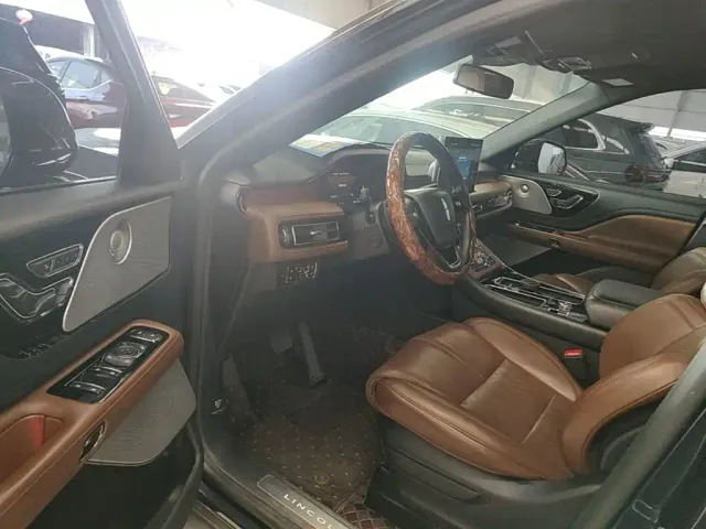 Lincoln Aviator — Фото автомобиля 15