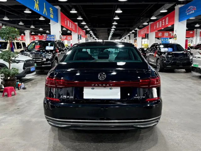 Volkswagen Passat — Фото автомобиля 7
