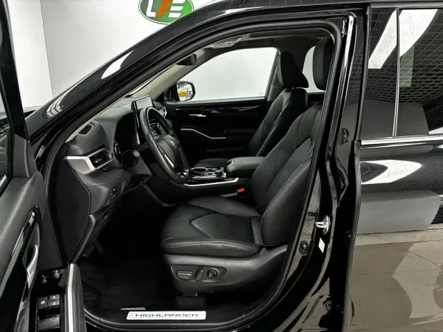 Toyota Highlander — Фото автомобиля 12