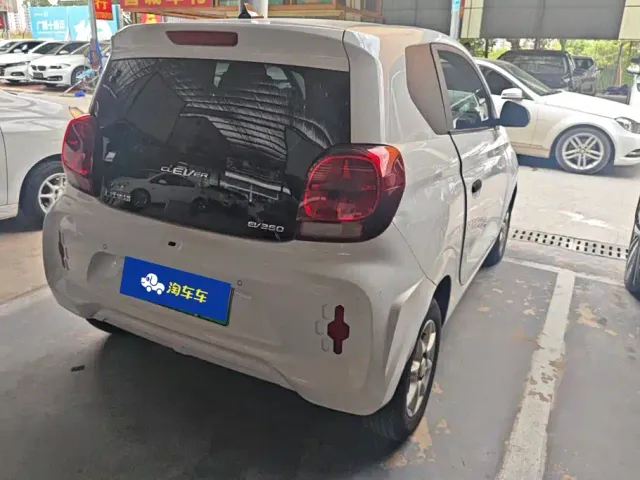 Roewe Clever — Фото автомобиля 3