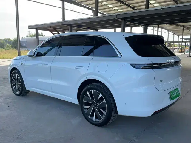 Li Auto L6 — Фото автомобиля 16
