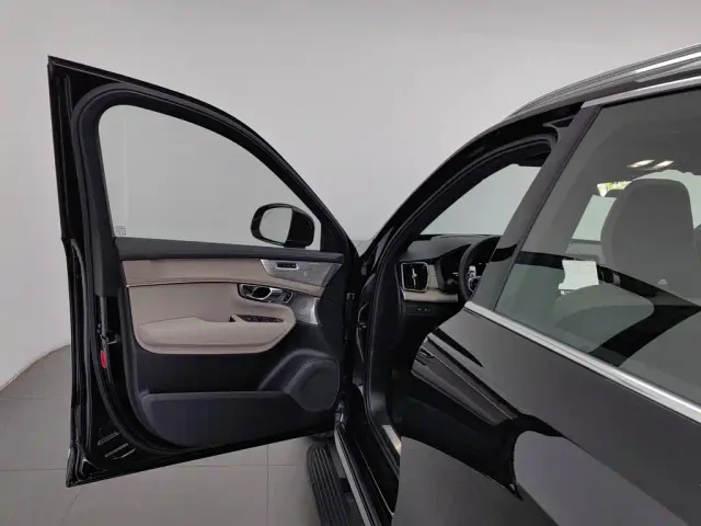 Volvo XC90 — Фото автомобиля 8