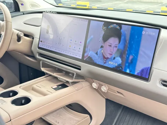 Li Auto i8 — Фото автомобиля 19