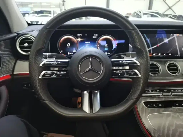Mercedes-Benz E-Class — Фото автомобиля 10