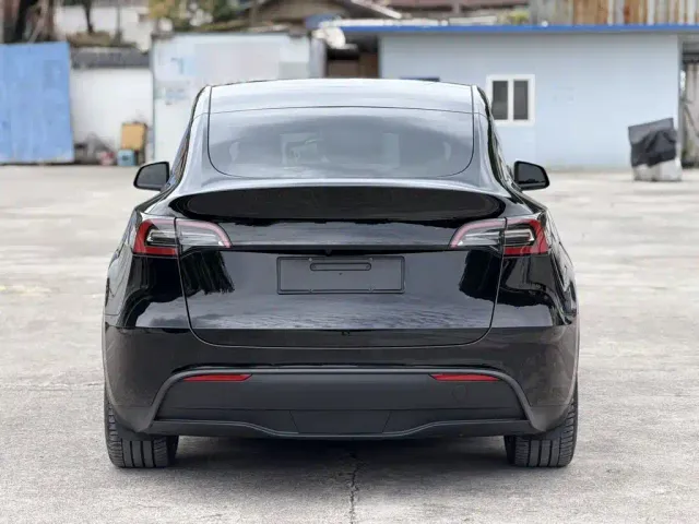 Tesla Model Y — Фото автомобиля 5