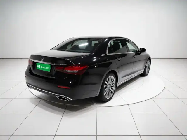 Mercedes-Benz E-Class — Фото автомобиля 4