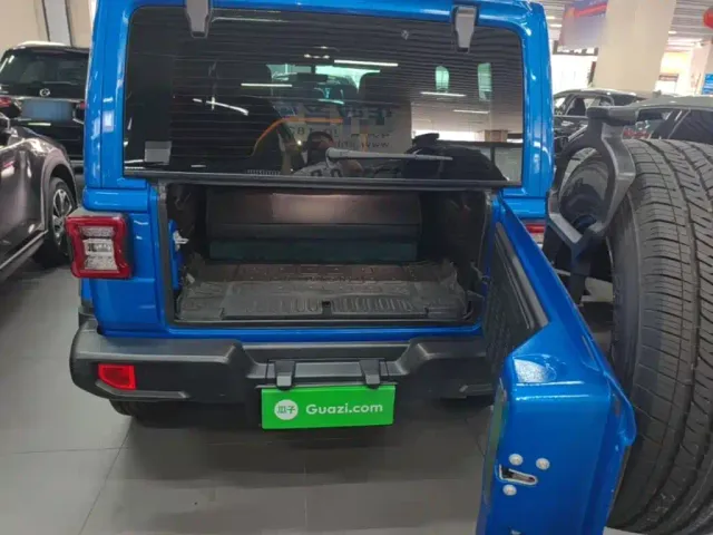 Jeep Wrangler — Фото автомобиля 14