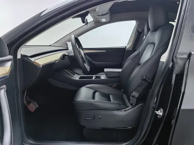 Tesla Model Y — Фото автомобиля 10