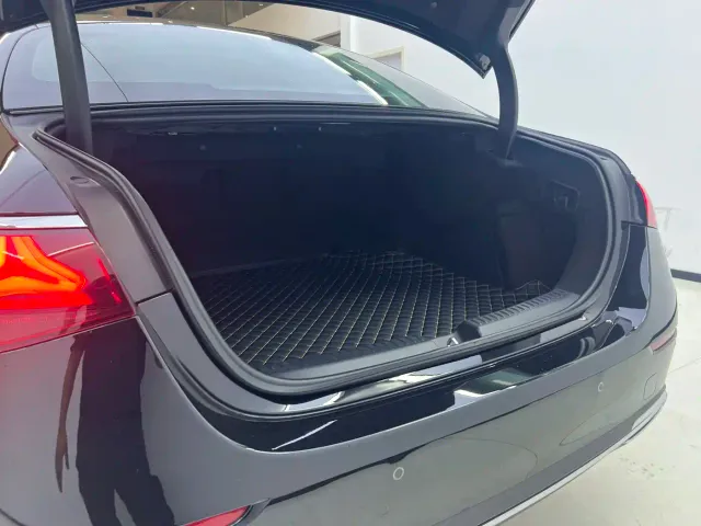 Mercedes-Benz E-Class — Фото автомобиля 12