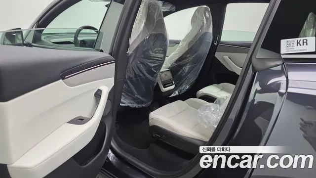 Tesla Model Y — Фото автомобиля 12