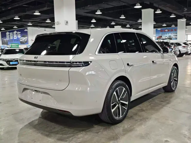 Li Auto L6 — Фото автомобиля 6