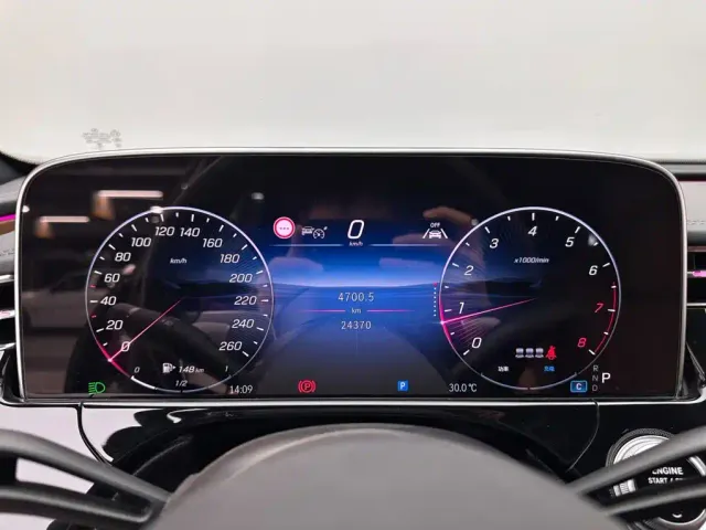 Mercedes-Benz E-Class — Фото автомобиля 14