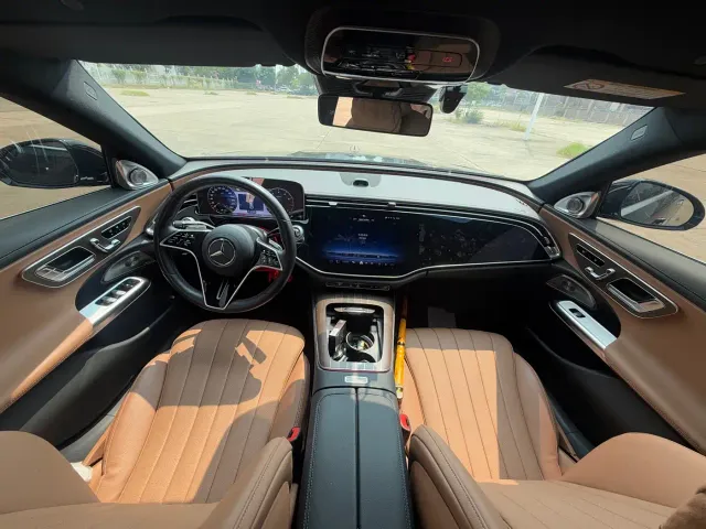 Mercedes-Benz E-Class — Фото автомобиля 6