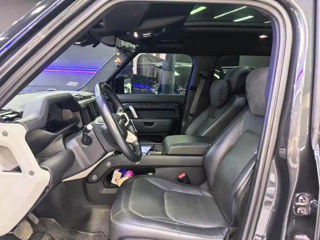 Land Rover Defender — Фото автомобиля 12