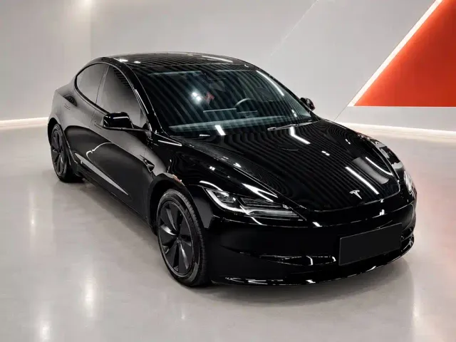 Tesla Model 3 — Фото автомобиля 3