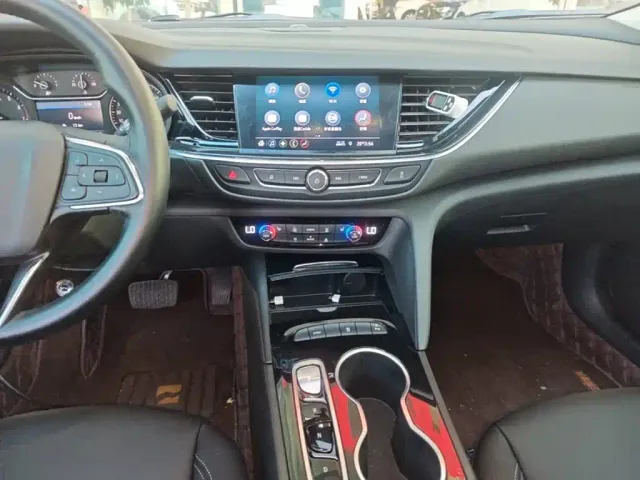 Buick Regal — Фото автомобиля 12