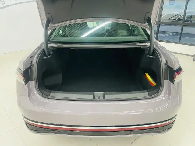 Volkswagen Passat — Фото автомобиля 18
