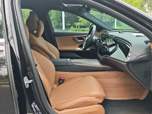 Mercedes-Benz E-Class — Фото автомобиля 12