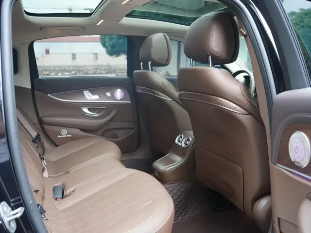 Mercedes-Benz E-Class — Фото автомобиля 19