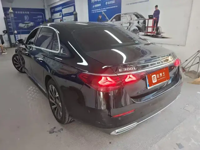 Mercedes-Benz E-Class — Фото автомобиля 3