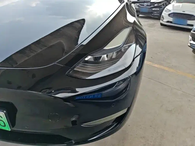 Tesla Model Y — Фото автомобиля 23
