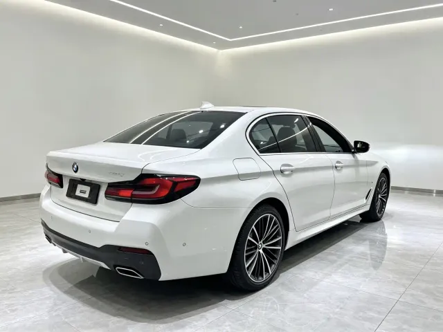 BMW 5 Series — Фото автомобиля 4