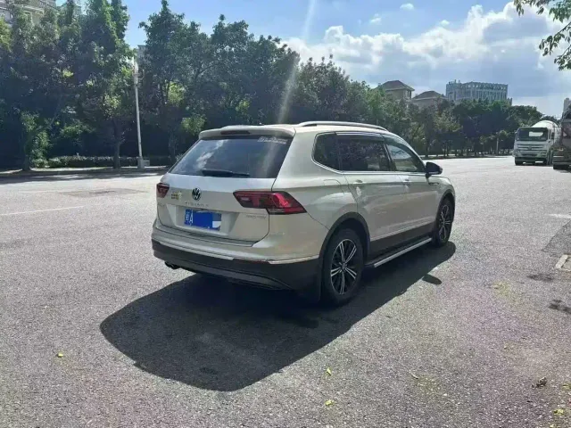 Volkswagen Tiguan L — Фото автомобиля 8