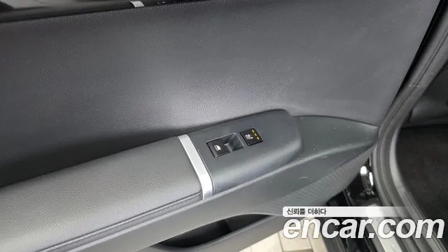 Hyundai Grandeur Grandeur (GN7) 2.5 Бензин 2WD — Фото автомобиля 19