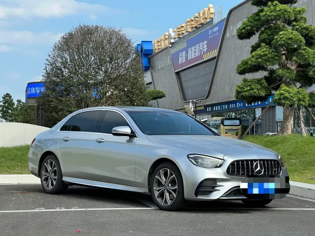 Mercedes-Benz E-Class — Фото автомобиля 3