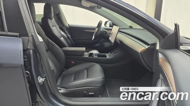 Tesla Model 3 — Фото автомобиля 26
