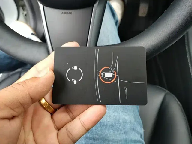 Tesla Model 3 — Фото автомобиля 8