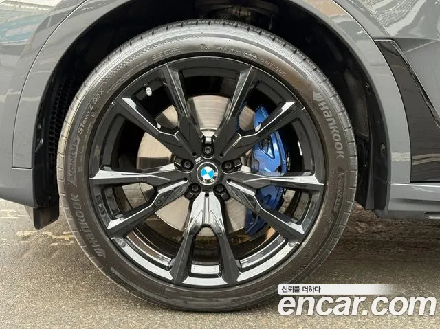 BMW X7 xDrive 40i M Sport Онлайн Exclusive Edition 6 мест — Фото автомобиля 4