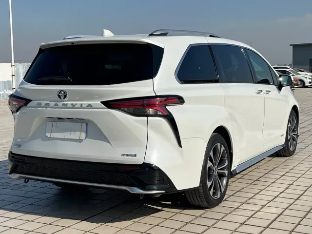 Toyota Granvia — Фото автомобиля 6
