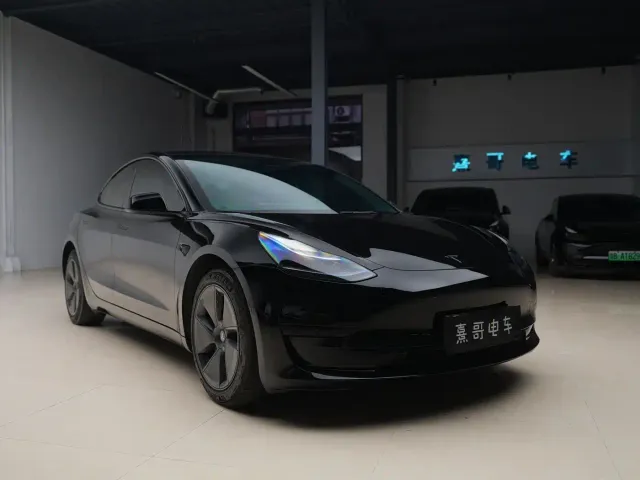 Tesla Model 3 — Фото автомобиля 7