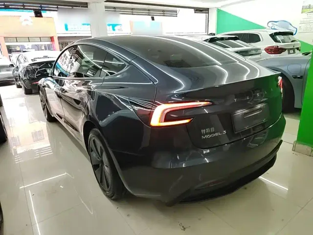 Tesla Model 3 — Фото автомобиля 4