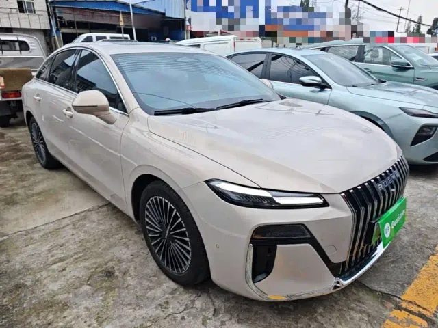 Roewe Roewe M7 DMH 2025 Base — Фото автомобиля 3