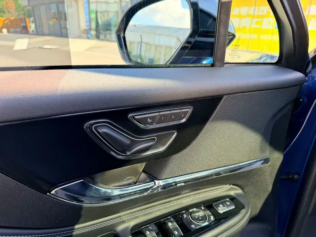 Lincoln Corsair — Фото автомобиля 13